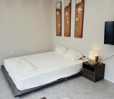 Old Quarter Apartamento | B House - 3Br 2Bath Balcony 5ms Lake Quiet Old Quater