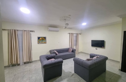 Cape Coast Casa | B's Classic and Cozy - Apt #1
