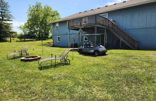 Johnson County Casa | B&S Creekside Retreat Lodging