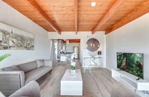 Old Towne Apartamento | #B - SEAL BEACH OCEAN VIEW 2BD HOME