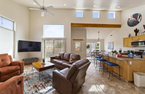 Moab South Valley Casa | B1- Hidden Valley Villa I Large Patio I Pool and Hot Tub