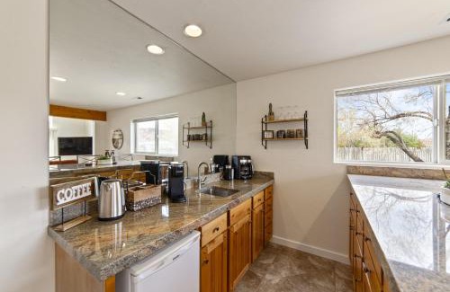 Moab South Valley Casa | B1- Hidden Valley Villa I Large Patio I Pool and Hot Tub