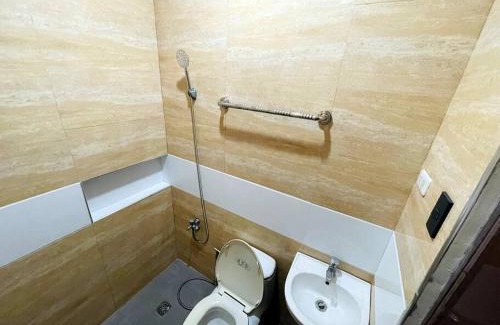 Cagayan de Oro Apartamento | B1 - Spacious 3BR House with Netflix, Fiber Wifi, Parking, Balcony