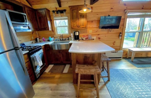 Twin Mountain Cabina | B10 Awesome "Tiny Home" A/C, Mountain Views, Minutes to Skiing, Hiking, Attractions, Dog Friendly!