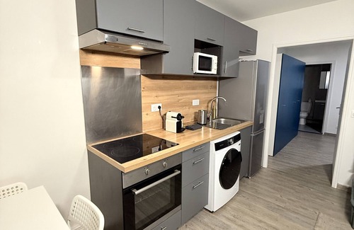 Bondy Apartamento | B11 T2 Bondy Centre dans une cours au calme et tout confort