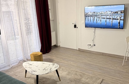 Bondy Apartamento | B11 T2 Bondy Centre dans une cours au calme et tout confort