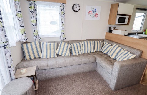 St George Cabaña | B15 TY GWYN, pet friendly, country holiday cottage in Towyn