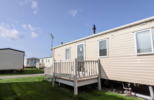 St George Cabaña | B15 TY GWYN, pet friendly, country holiday cottage in Towyn