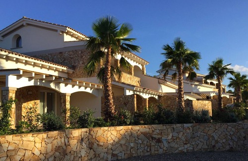 Porto Pino Villa | VILLA EN RESIDENCIA CON PISCINA