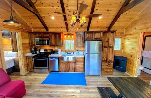 Twin Mountain Cabina | B3 Awesome "Tiny Home" A/C, Mountain Views, Minutes to Skiing, Hiking, Attractions, Dog Friendly!
