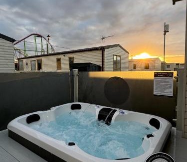Addlethorpe Apartamento | B9 - Sunnymede Fantasy Island - hot tub, pet friendly, WiFi, ramped veranda - Meadow Lakes Caravan & Lodge Hire