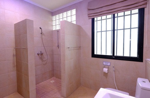Haad Pleayleam Hotel | Baan Jai Dee Beach Front Hotel