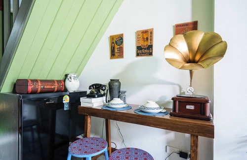 Pom Prap Casa | Baan Lek Tee 6 - Chinatown near Yaowarat and MRT