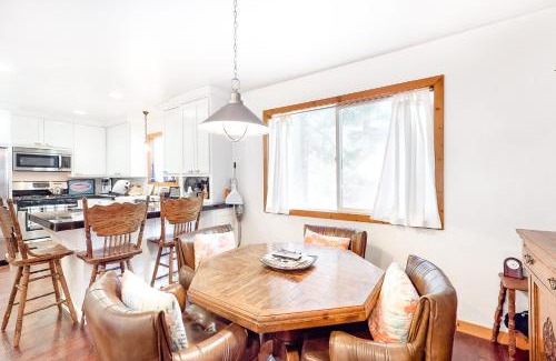 Cedar Glen Casa | Babbling Brook