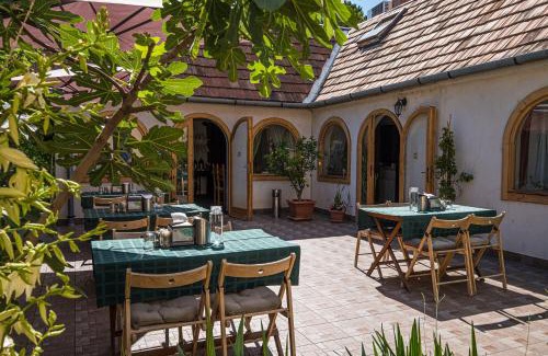 Balatonfured Casa | Babi Guesthouse - Babi Vendégház