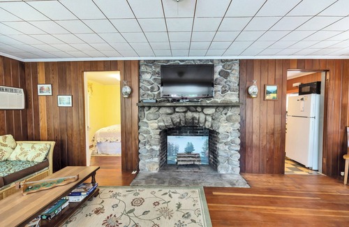 Amherst Cabaña | Baboosic Lake - Wonderful Classic S. NH Vacation Cottage all to Yourself