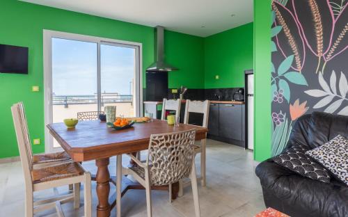 Saint-Come-de-Fresne Apartamento | Babord, appt avec terrasse et vue mer