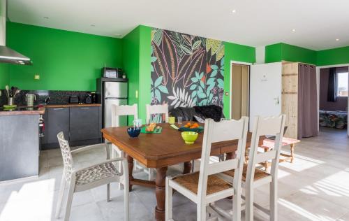 Saint-Come-de-Fresne Apartamento | Babord, appt avec terrasse et vue mer