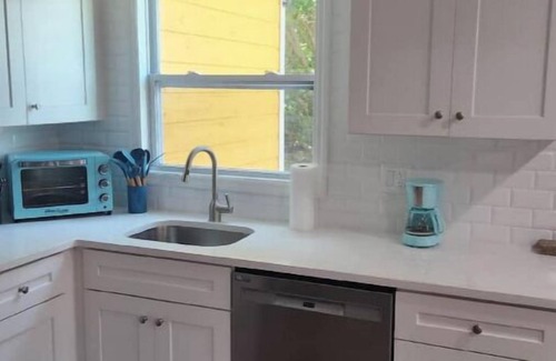 West Cape May Apartamento | Bacchus Cottage at WIllow Creek Winery