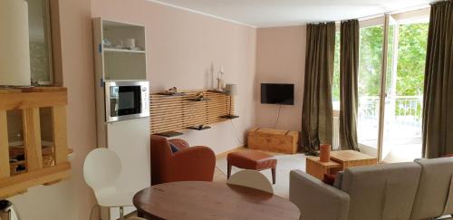 Weisenau Apartamento | Bacchus - helles und geräumiges Appartement mit Balkon in Uninähe