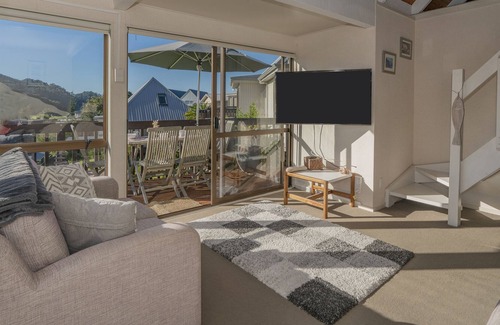 Onemana Casa | BACH ON THE GROVE - ONEMANA HOLIDAY HOME, family friendly in Onemana