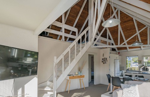 Onemana Casa | BACH ON THE GROVE - ONEMANA HOLIDAY HOME, family friendly in Onemana