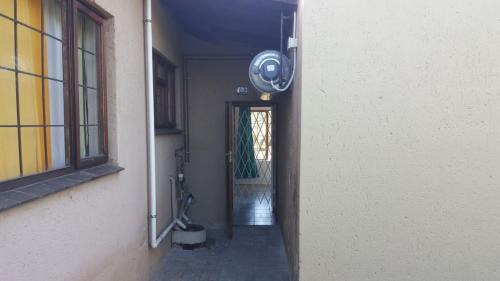 Greater Johannesburg Metropolitan Area Apartamento | Bachelor Apartment 2