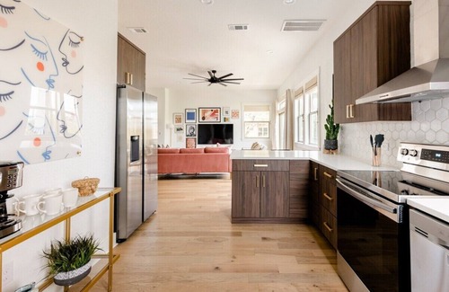Riverside Casa | Bachelor/Bachelorette Mansion In the Heart of ATX