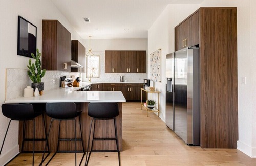 Riverside Casa | Bachelor/Bachelorette Mansion In the Heart of ATX