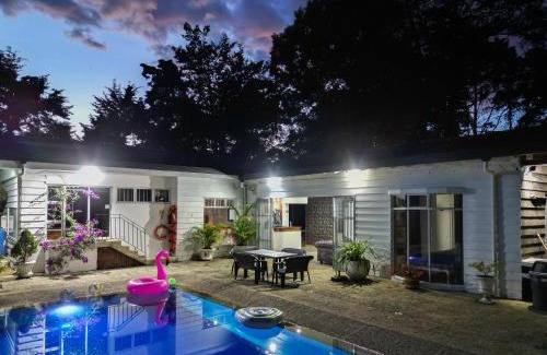 El Poblado Villa | Bachelor Party Guard Jacuzzi Pool