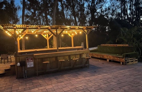 Town N County Park Casa | Bachelor, Weddings, College reunions, 2 houses on 1 acre nature freedom, swimspa