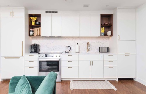 Bay Village Apartamento | Back-Bay 2BR Condo w Roof top, Gym, Parking