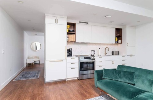 Bay Village Apartamento | Back-Bay 2BR Condo w Roof top, Gym, Parking