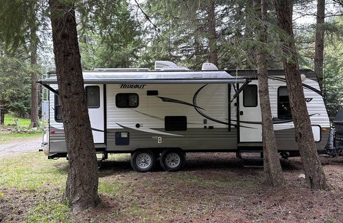 Kellogg Alquiler De RV | Back Country Getaway. Complete 30/50 RV Site.