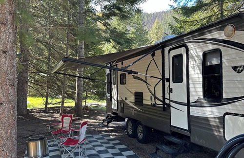 Kellogg Alquiler De RV | Back Country Getaway. Complete 30/50 RV Site.