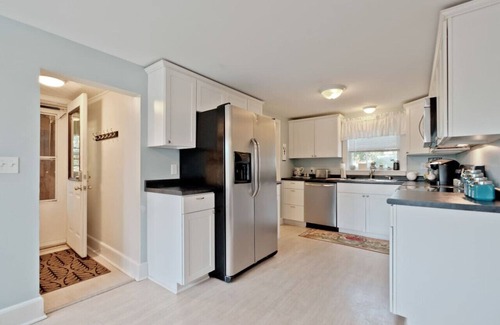 Back Cove Apartamento | Back Cove - Large Sunny 2 Bedroom Condo