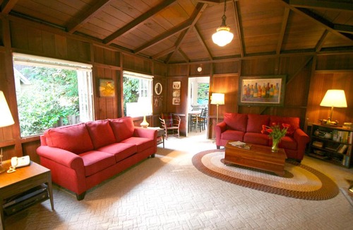 Guerneville Casa | Back in the Day! Redwoods! Walk to River!! BBQ Grill! Fast WiFi!! Dog Friendly!