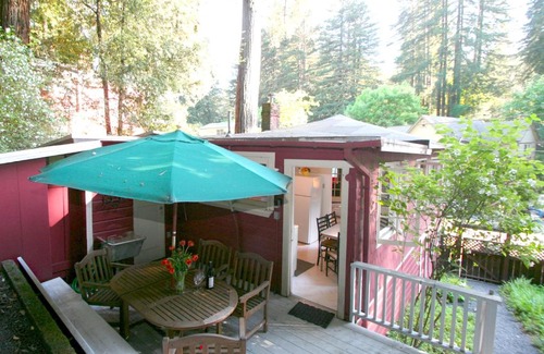 Guerneville Casa | Back in the Day! Redwoods! Walk to River!! BBQ Grill! Fast WiFi!! Dog Friendly!