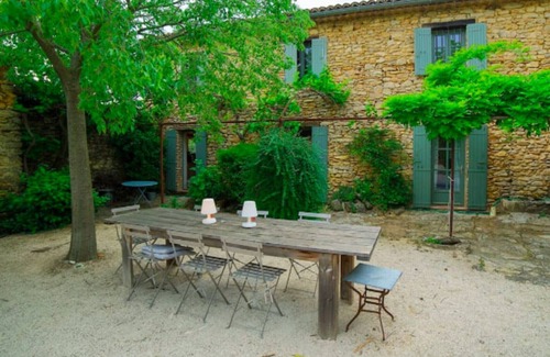 Laudun Casa | Volver a lo básico, granja provenzal perdida en los viñedos de Provenza.