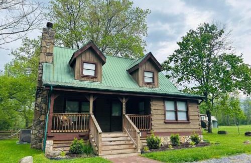 Cosby Apartamento | Back to Creek, Pool Table, Firepit & Grill