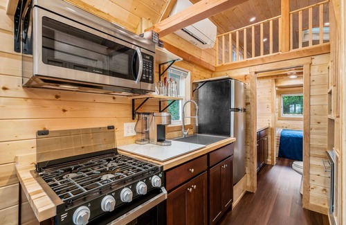 Laurelville Casa | Back to Nature with Tiny Home Experience, treed 60 acres to hike on