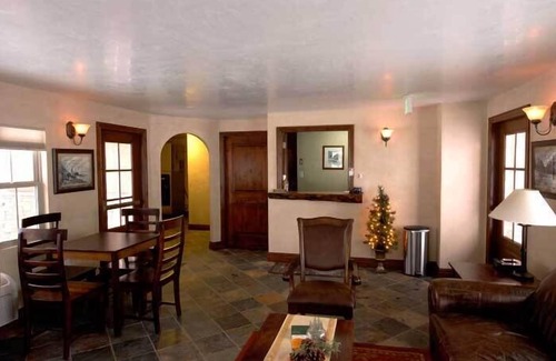 Norwood Hotel | BackCountry Inn