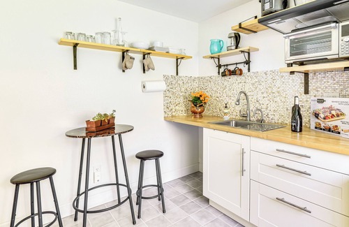 Beaverton Apartamento | Backs to Wetlands: Tranquil Beaverton Retreat!