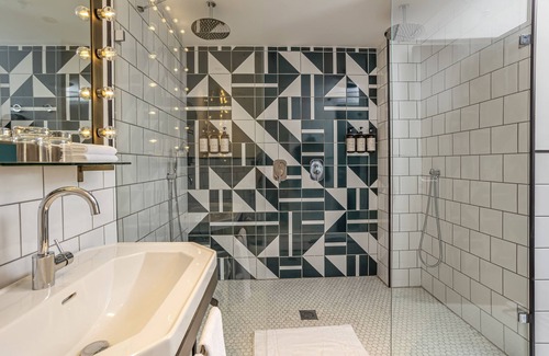 Tel Aviv City Center Hotel | Backstage Hotel-an Atlas Boutique Hotel
