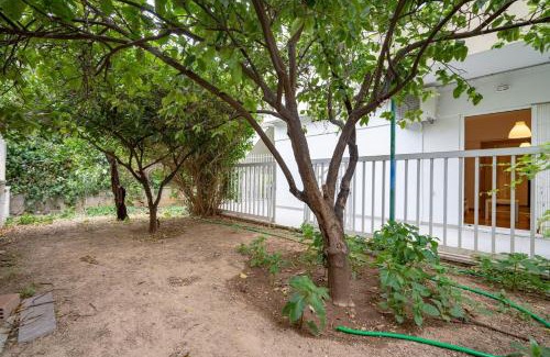 Nea Chalkidona Apartamento | Backyard Bliss in Ano Patisia by ΜΡS