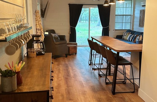 Parrish Casa | Backyard Bungalow, lake view, foodie friendly kitchen, and peaceful atmosphere.
