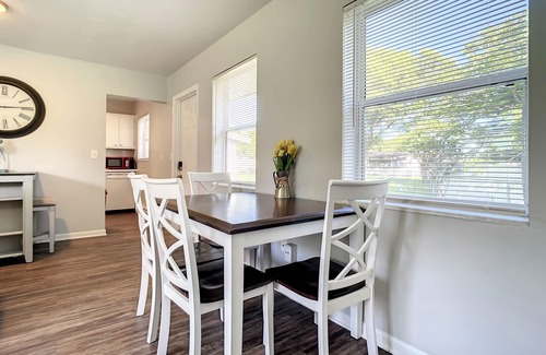 Deltona Lakes Casa | ON SALE 2BR Home: Beach/Disney World in 30 Mins