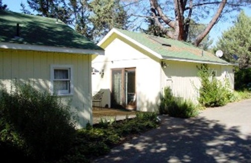 Middletown Cabaña | Backyard Garden Oasis