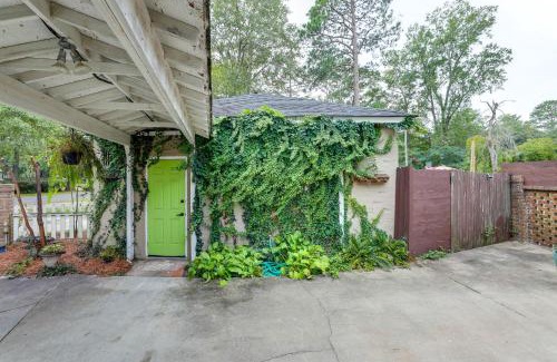 Sumter Apartamento | Backyard Oasis with Pool Sunny Sumter Studio!