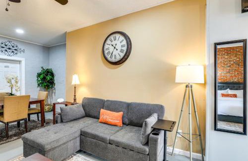Sumter Apartamento | Backyard Oasis with Pool Sunny Sumter Studio!